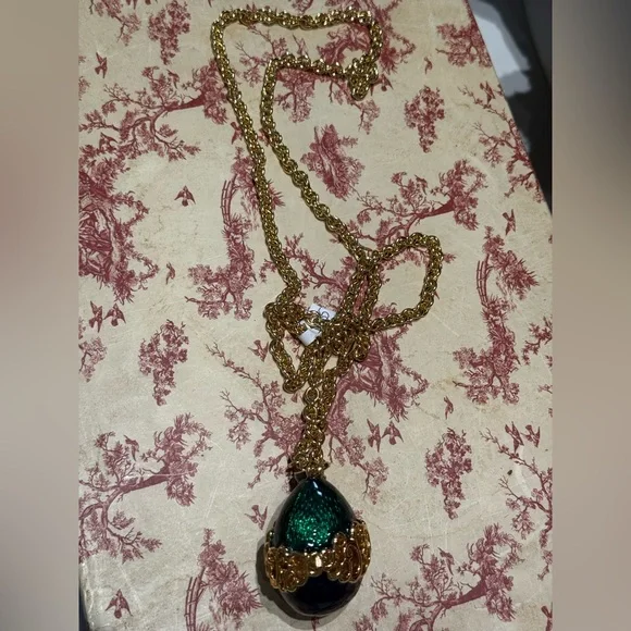 Vintage Nina Ricci Enameled Fabrege Egg Chain Necklace. - Picture 5 of 6